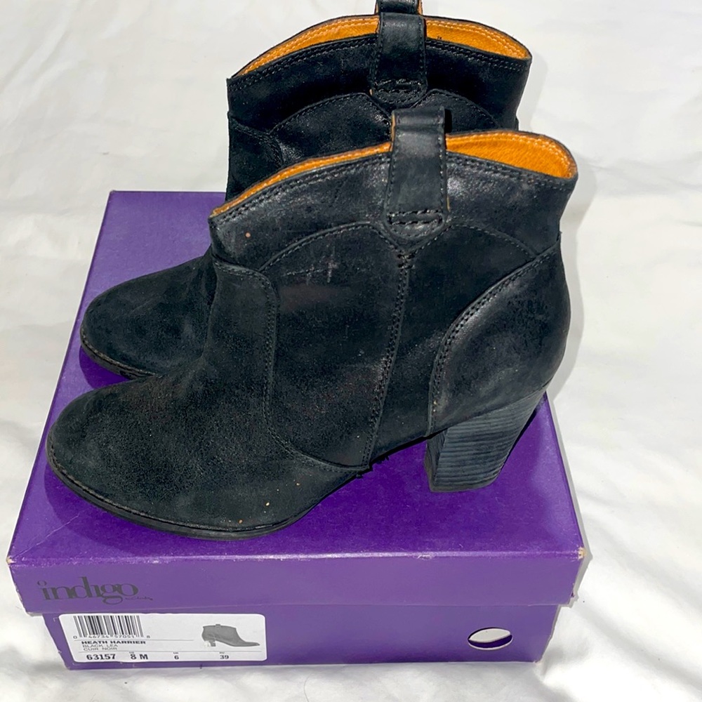 Indigo by Clarks “Heath Harrier” Black Distressed Leather Western Pull-On Bootie